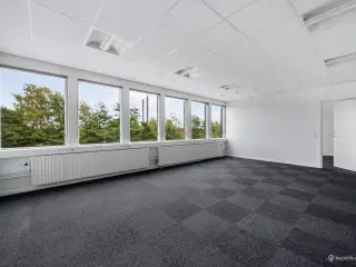 3.531 m² højloftet lager i Vejle nord tæt på motorvej E45
