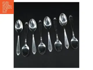 8 dessertskeer, 2-tårnet sølv (str. 18 cm)