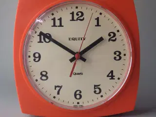 ⭐️· Retro Orange Vægur / Bordur - Equity Quartz