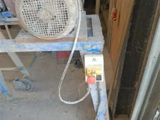 - - - Foderkværn 7,5 kW/10 hk