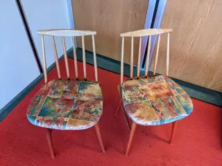 Røde stole. 2 stk. Retro. Pindestole.