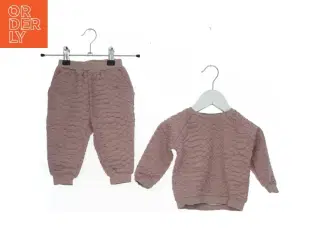 Rosa baby sæt fra Sofie Schnoor (str. 74)