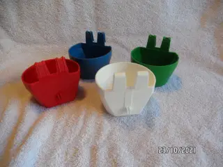 Nye plastik skåle sælges