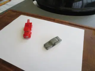 2 stk LEGO Modelbiler Mercedes og Kranbil