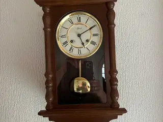 Ur - væghængt - antikt