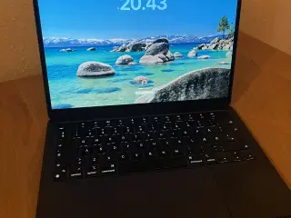 MacBook Air M2 (2022) – 512 GB + sleeve