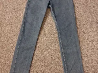 Pæne jeans i str. 12-13 år.