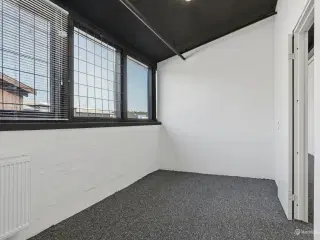 Lagerlejemål på 128 m² i Glostrup – praktisk og fleksibel løsning