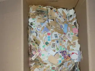 2 flyttekasser med frimærker (29 kg.) inkl. kasser