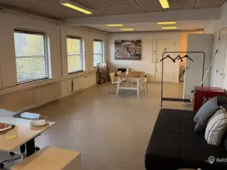 Lyst og roligt kontorlokale på 52 m² udlejes centralt i Taastrup