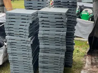 Plast klikgulv til fortelt 40x40 cm .