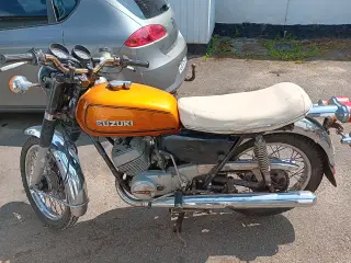Suzuki gt 250 med dk papire