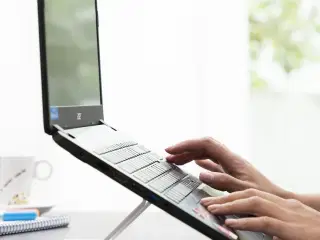 Fleksibel og justerbar støtte til bærbar computer Flappot InnovaGoods