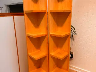 SÆLGES: 2 flotte hyldereoler