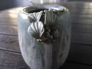 ARNE BANG. Vase og Lågkrukke.