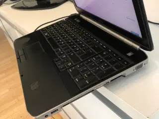 Brugt PC skolebærbar virker fint. 
