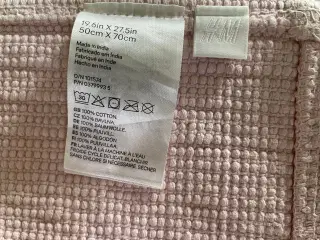 2 badeværelse måtter - prisen er pr. stk.