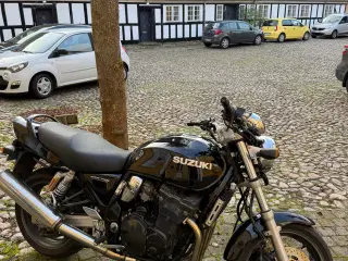 Suzuki GSX 750