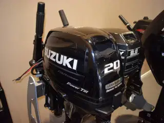 Suzuki 20 HK håndstyring med elstart - årgang 2021