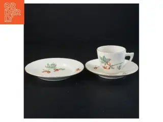 Kaffesæt med underkop og desserttallerken Hyben fra Bing Og Grøndal (str. Diameter 15 cm top 6 x 7 cm)