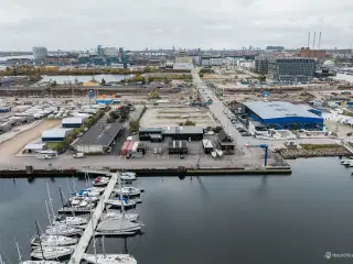 Unikt domicil i første række til Øresund udlejes i kreativt miljø med god rumfordeling og fantastisk udsigt