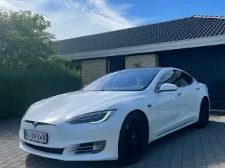 Tesla Model S  70D