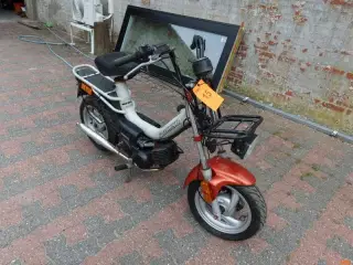 KNALLERT, Tomos