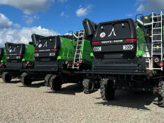 Deutz-Fahr C7206 With 24feed - 7.2m header. New and unused Combine together with 7.2m header