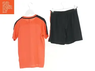 Nike shorts og t-shirt sæt (str. 152 cm)