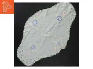 Broderet dug (str. 48 x 30 cm)