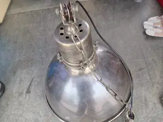 Værkstedslampe i poleret stål 