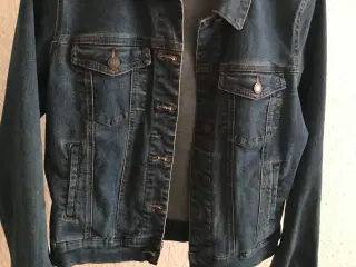 Pæn kort blå denim jakke str L (38)