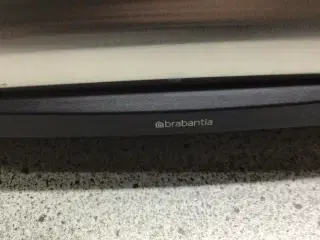 Brødkasse i børstet stål, Mrk. Brabantia.