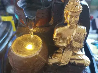 Buddha Vand fontæne med lys