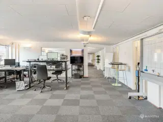 Kontor i velplaceret område