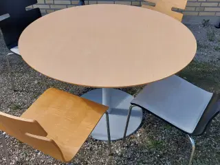 Rundt spisebord