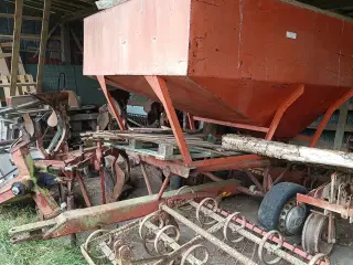 - - - - - - Kornvogn