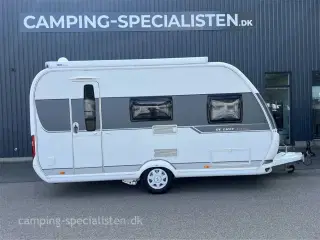 2015 - Hobby De Luxe Edition 440 SF   2015 Hobby 440 SF De Luxe Edition med markise fra 2020 - se den nu hos Camping-Specialisten.dk Aahus.