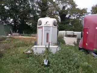 Hestetrailer med plads til vogn 
