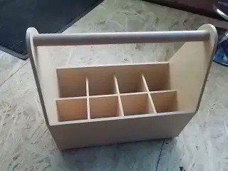 flaskebærer til 8 flasker lavet af træ i 6818 Højk