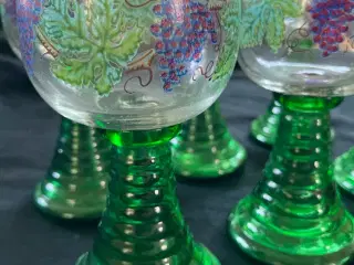 Antikke Rømer vinglas med drueranke og guldkant