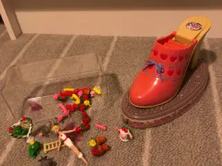 Sko lavet som fe-hus med fint tilbehør