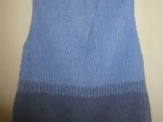 Ny håndstrikket pullover