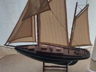modelskibe med tilbehør