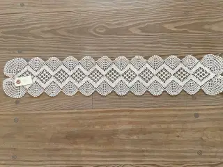 Kniplet Bordløber eller festremse