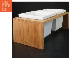 Træ serveringsbakke med porcelænsskåle fra Trip Trap (str. 10x30x15 cm)