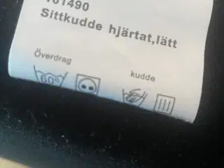 Siddepude med udskæring 