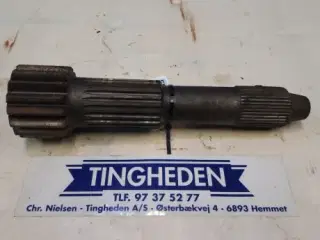 Ford 6640 Aksel 82011125