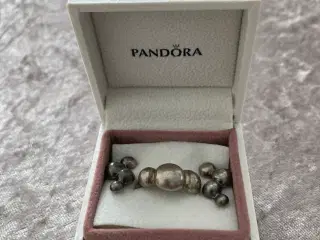 Pandora ørestikker og ring i sølv
