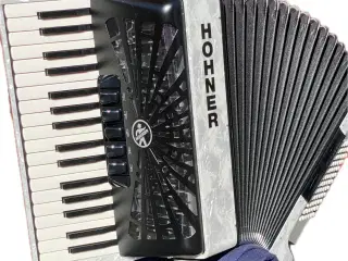 Hohner Bravo III 72 – Hvid Perlemor